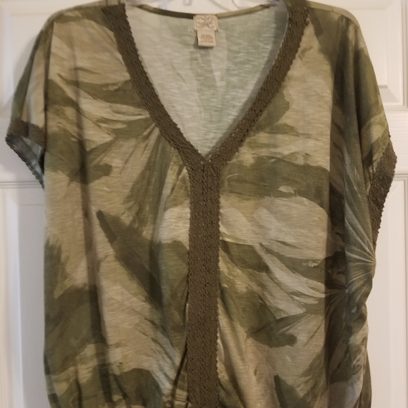 Eyelash Couture Blouse w/Discounted Shipping - Picture 1 of 5